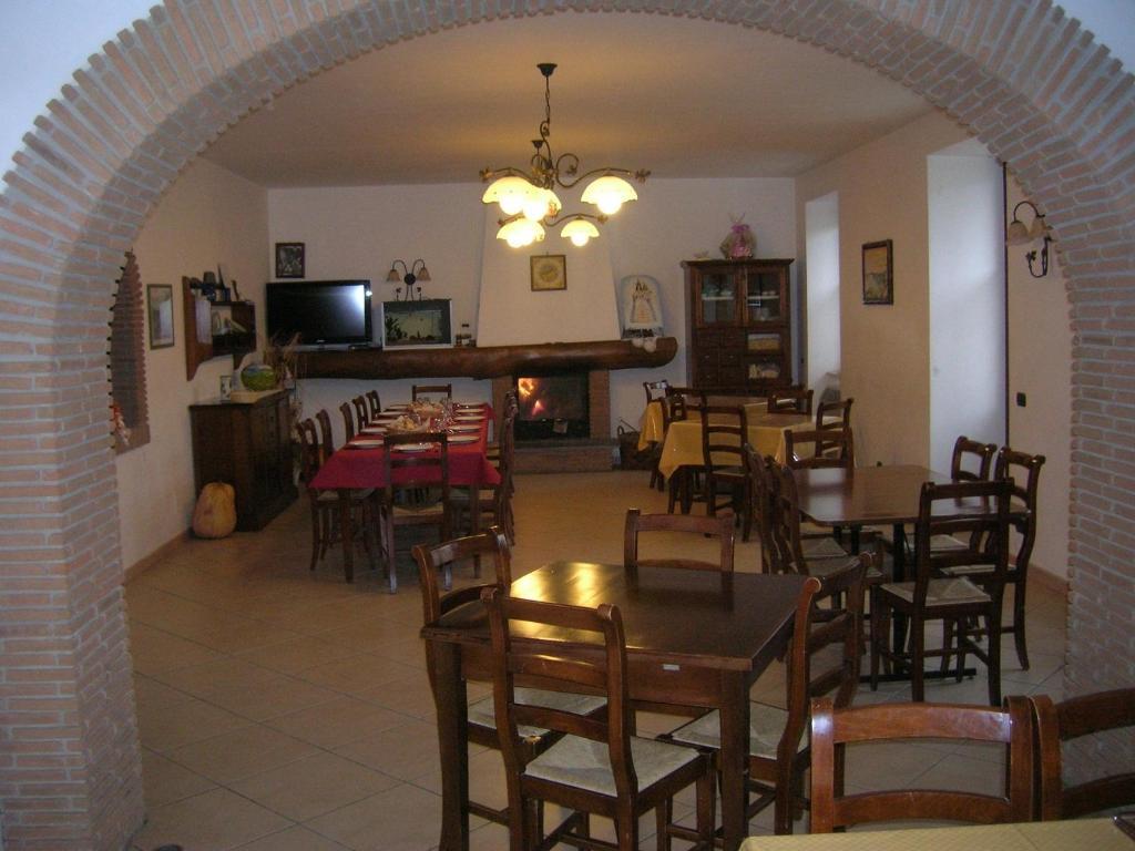 アジェーロラ Agriturismo Sentiero Dei Saporiゲストハウス エクステリア 写真